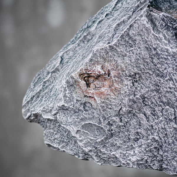 Piedra Gris Oscura IV