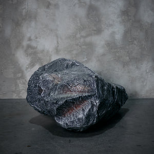 Piedra Gris Oscuro III